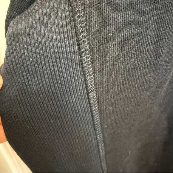 Velvet by Graham & Spencer | Men's Classic Black Crewneck Sweater | Sz M - Picture 5 of 7